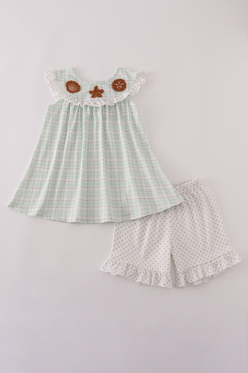 Green plaid sea shell french knot ruffle shorts est