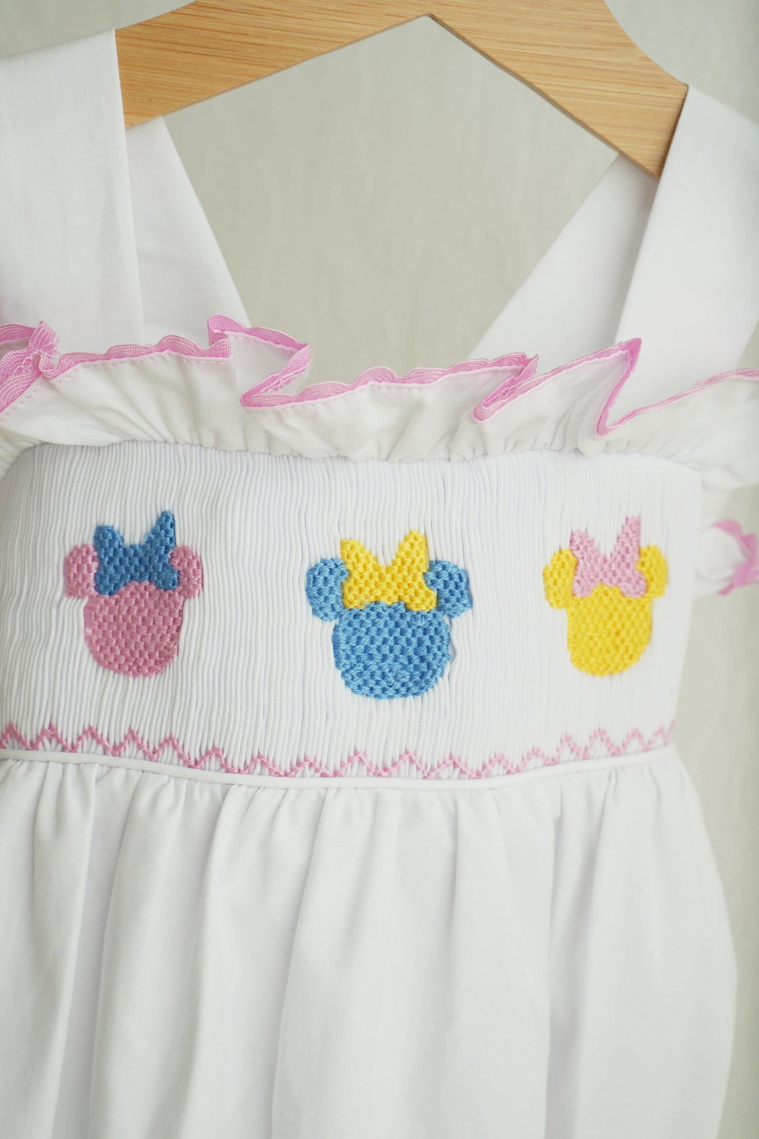 White character ruffle bubble